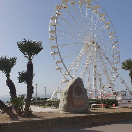 T2 Climatise A 5 Minutes A Pied De La Plage Avec Parking, Piscine Et Wifi Fréjus 外观 照片