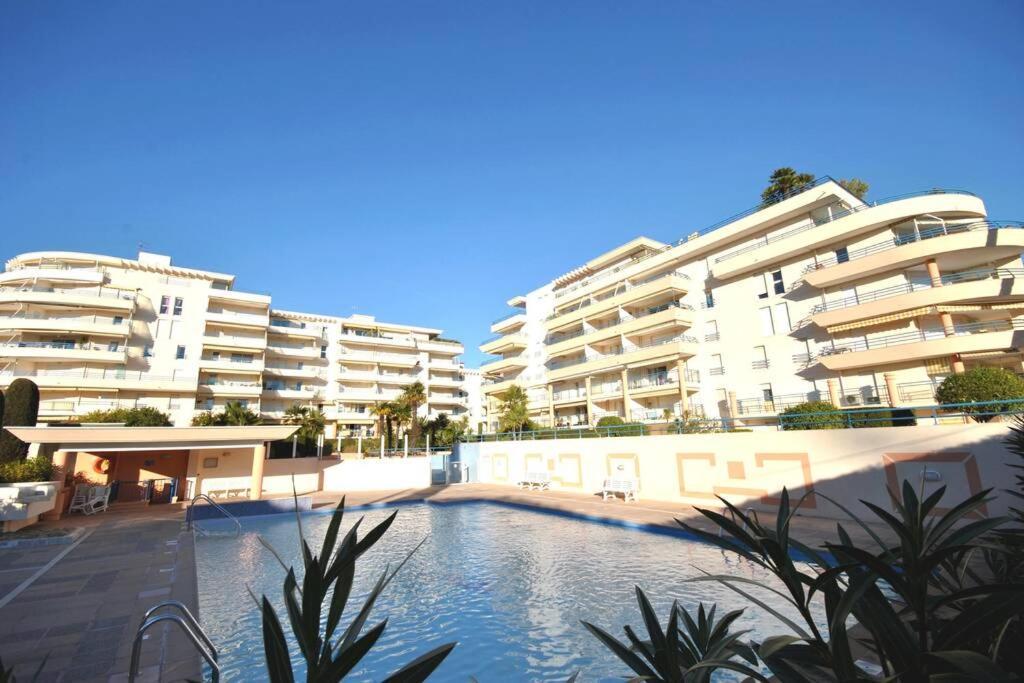 T2 Climatise A 5 Minutes A Pied De La Plage Avec Parking, Piscine Et Wifi Fréjus 外观 照片