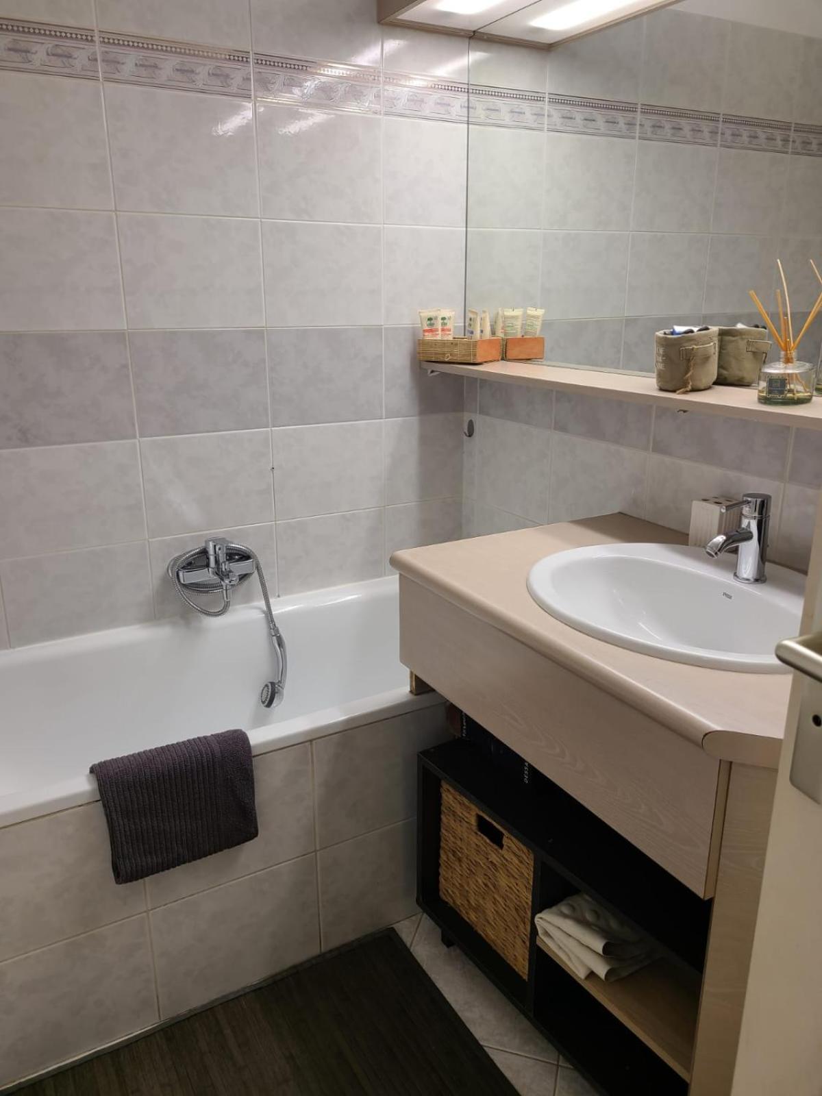 T2 Climatise A 5 Minutes A Pied De La Plage Avec Parking, Piscine Et Wifi Fréjus 外观 照片
